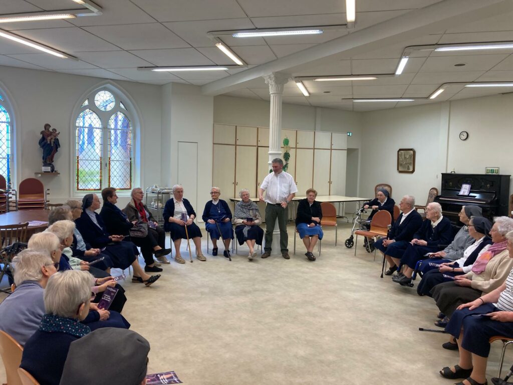 Radio Maria dans une maison de retraite de religieuses